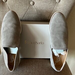 Franco Sarto Women's Gray Suede Flats